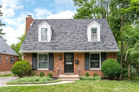 343 East Dr, Oakwood, OH 45419