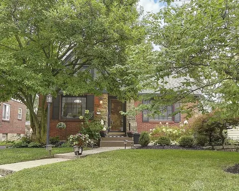 221 Wonderly Ave, Oakwood, OH 45419