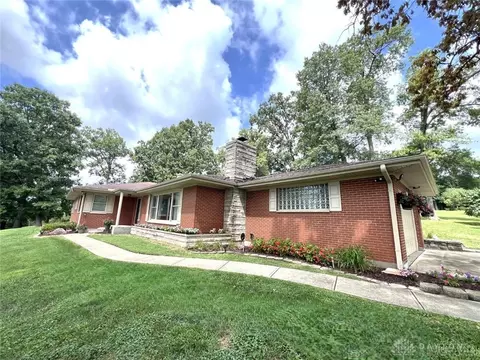 5975 Oakridge Dr, Hamilton, OH 45011