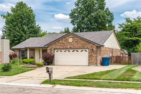8760 Watergate Dr, Huber Heights, OH 45424