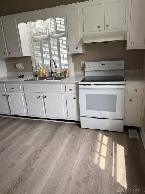 Kitchen - 1129 W Dorothy Ln, Kettering, OH 45409 photo 1 of 5