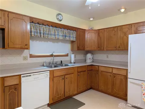 Kitchen - 401 Capri Cir, Springfield, OH 45505 photo 1 of 3