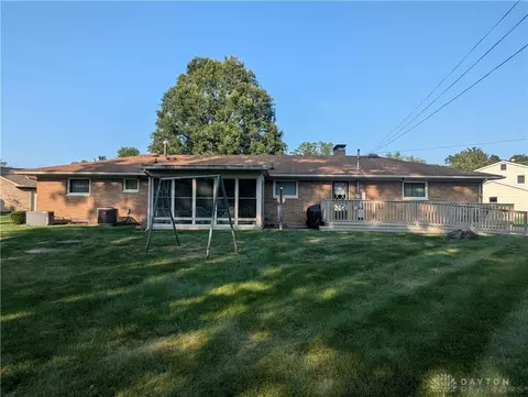 Exterior - 401 Capri Cir, Springfield, OH 45505 photo 6 of 8
