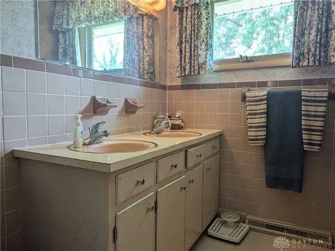 Bath - 401 Capri Cir, Springfield, OH 45505 photo 1 of 3