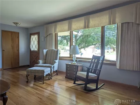 Living - 401 Capri Cir, Springfield, OH 45505 photo 3 of 3