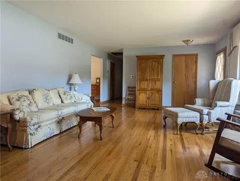 Living - 401 Capri Cir, Springfield, OH 45505 photo 1 of 3