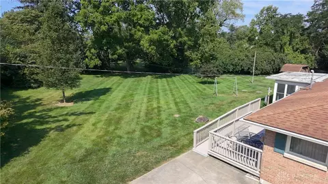 Exterior - 401 Capri Cir, Springfield, OH 45505 photo 7 of 8