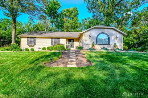 6390 Shadow Lake Trl, Centerville, OH 45459
