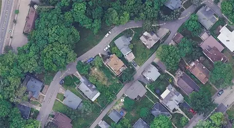 2060 Maplecrest Dr, Dayton, OH 45409