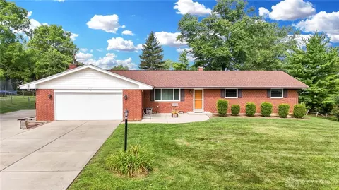 2592 Green Hills Dr, Dayton, OH 45431