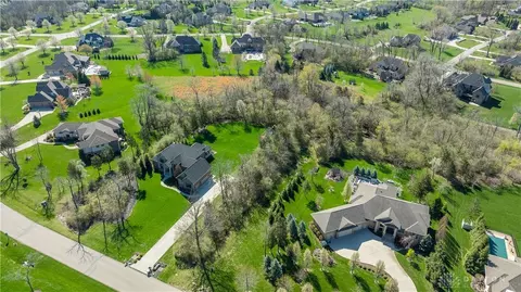 8043 Country Brook Ct, Springboro, OH 45066
