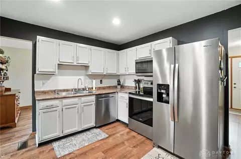 Kitchen - 925 Joy Dr, Monroe, OH 45050 photo 2 of 3