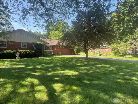 340 Essex Dr, Tipp City, OH 45371