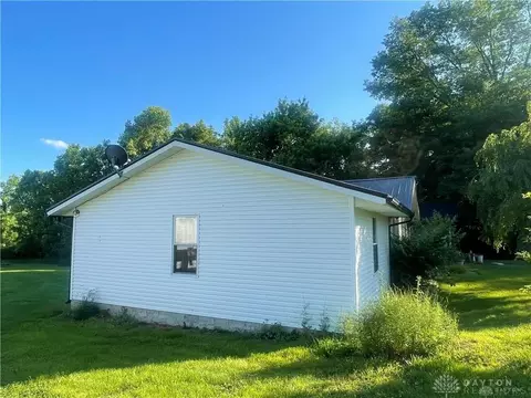 Exterior - 124 Old Mill Rd, Springfield, OH 45506 photo 3 of 9