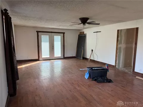 Living - 124 Old Mill Rd, Springfield, OH 45506 photo 1 of 7
