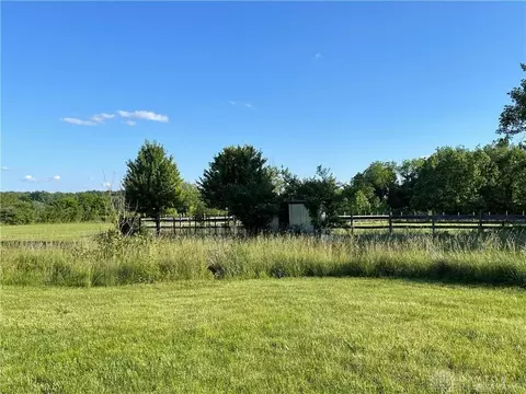 Exterior - 124 Old Mill Rd, Springfield, OH 45506 photo 6 of 9