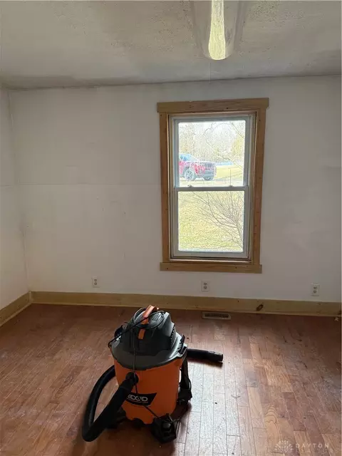 Bedroom - 124 Old Mill Rd, Springfield, OH 45506 photo 1 of 2
