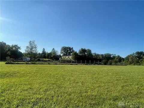 Exterior - 124 Old Mill Rd, Springfield, OH 45506 photo 5 of 9