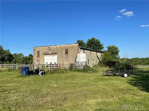 Exterior - 124 Old Mill Rd, Springfield, OH 45506 photo 4 of 9