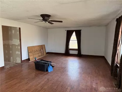 Living - 124 Old Mill Rd, Springfield, OH 45506 photo 3 of 7