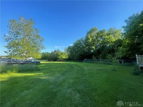 Exterior - 124 Old Mill Rd, Springfield, OH 45506 photo 2 of 9
