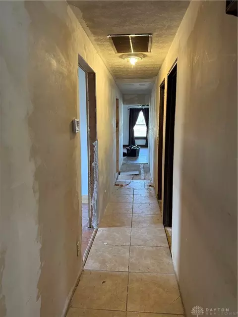 Entry Way - 124 Old Mill Rd, Springfield, OH 45506 photo 1 of 1