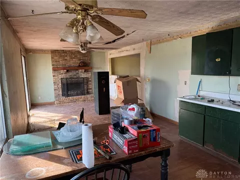 Living - 124 Old Mill Rd, Springfield, OH 45506 photo 7 of 7