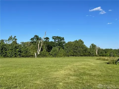 Exterior - 124 Old Mill Rd, Springfield, OH 45506 photo 8 of 9