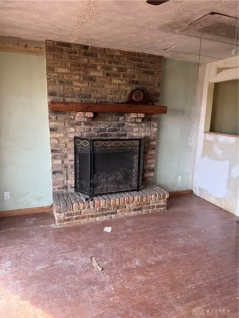 Living - 124 Old Mill Rd, Springfield, OH 45506 photo 4 of 7