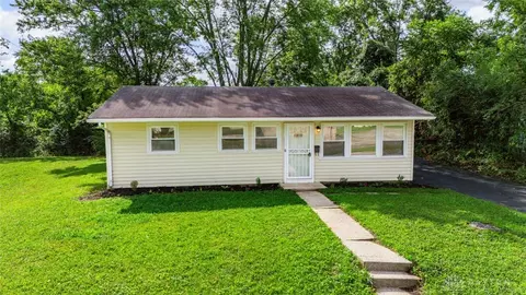 4930 Porterfield Dr, Dayton, OH 45417