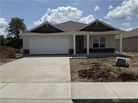 214 Lightfoot Ct, New Carlisle, OH 45344