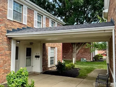 815 Clareridge Ln, Dayton, OH 45458