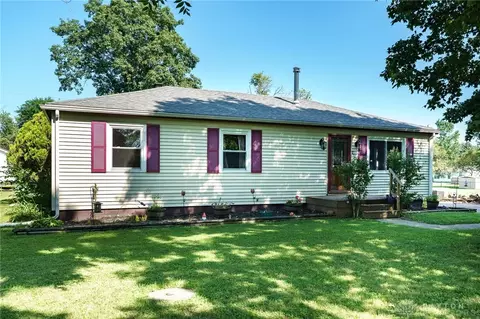 210 Ravenwood, Springfield, OH 45504