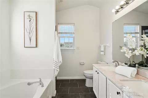 Bath - 82 Mccullough Dr, Springboro, OH 45066 photo 2 of 4