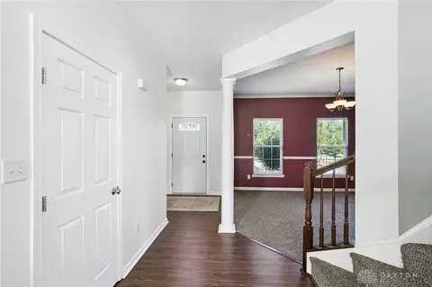 Entry Way - 82 Mccullough Dr, Springboro, OH 45066 photo 2 of 8