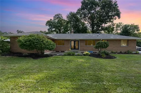 4824 Far Hills Ave, Dayton, OH 45429