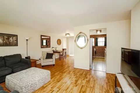 Living - 982 Pilgrim Pl, Springdale, OH 45246 photo 1 of 2