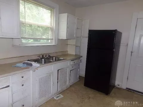 Kitchen - 1855 Dalewood Pl, Cincinnati, OH 45237 photo 2 of 3