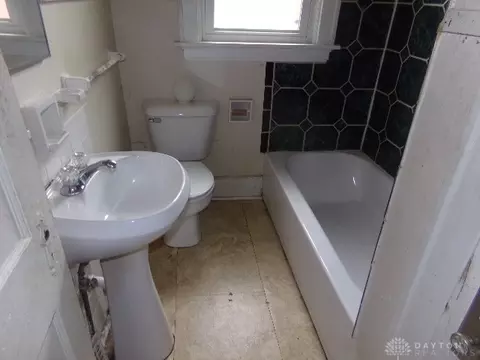 Bath - 1855 Dalewood Pl, Cincinnati, OH 45237 photo 1 of 1