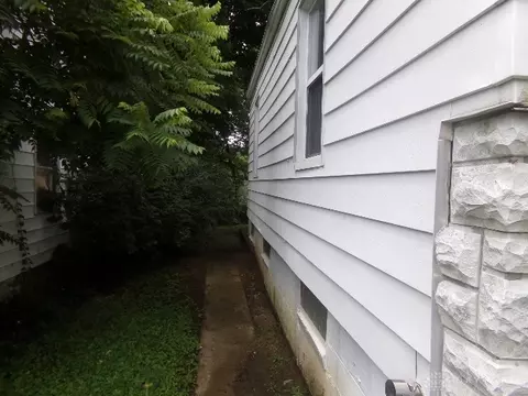 1861 Ashbrook Dr, Cincinnati, OH 45238 photo 2