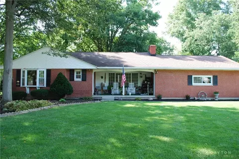 1024 Tralee Trl, Beavercreek, OH 45430