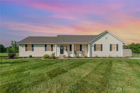 207 Oakland Meadows Blvd, Wilmington, OH 45177