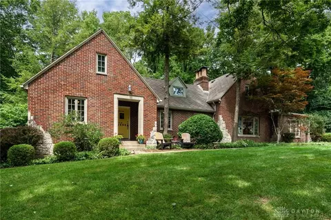 2500 Adirondack Trl, Kettering, OH 45409