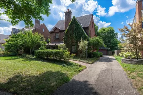 220 Greenmount Blvd, Oakwood, OH 45419