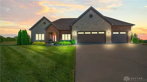 1315 Wildrose Ct, Troy, OH 45373