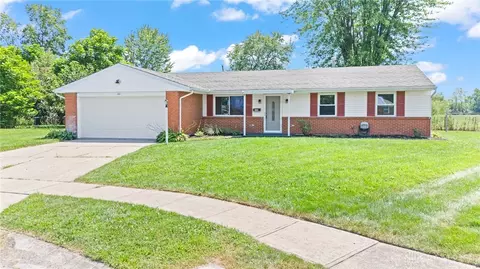 660 Cranwood Cir, New Lebanon, OH 45345