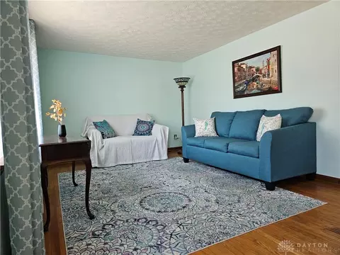 Living - 1621 Biscayne Dr, Springfield, OH 45503 photo 1 of 2