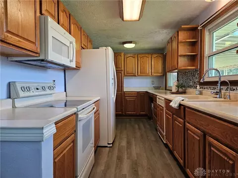 Kitchen - 1621 Biscayne Dr, Springfield, OH 45503 photo 1 of 1