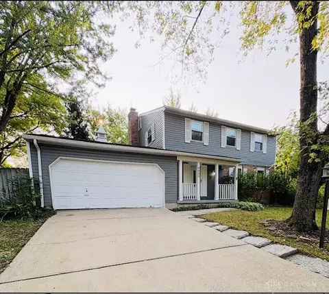 4900 Amberwood Dr, Dayton, OH 45424