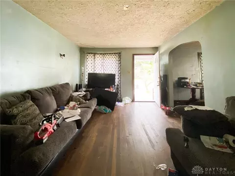 Living - 1127 Cedar Ave, Cincinnati, OH 45224 photo 3 of 4